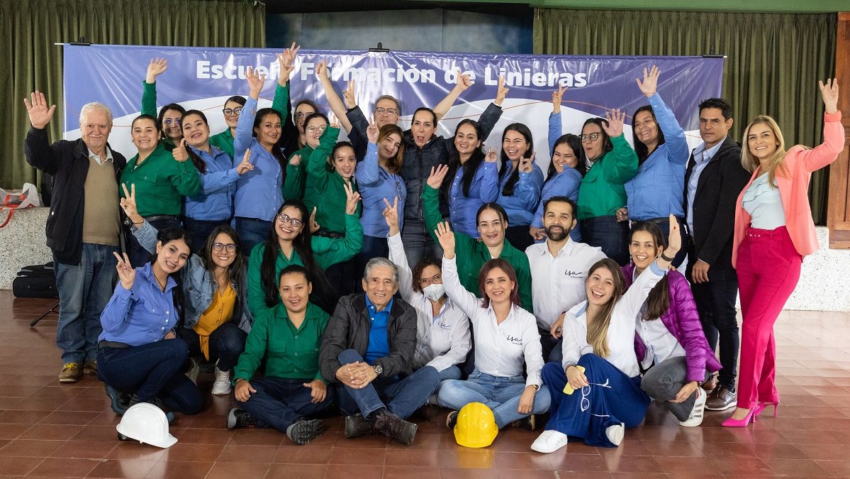 Lineworkers team